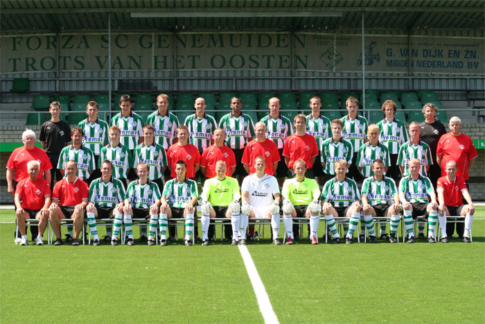 Selectie Sc. Genemuiden seizoen 2010-2011 (Foto Helmich Lubberts).